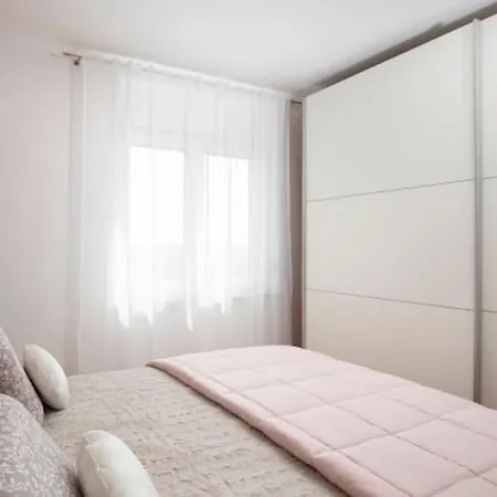 Apartment Moderan Stan U Centru Grada, Von Adelmann Pula