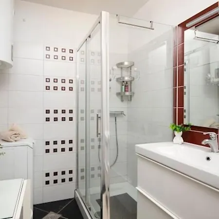 Apartment Moderan Stan U Centru Grada, Von Adelmann *