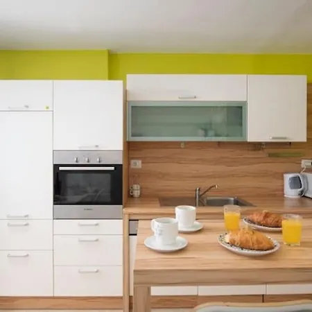 Apartment Moderan Stan U Centru Grada, Von Adelmann