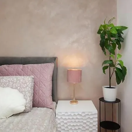 Apartment Moderan Stan U Centru Grada, Von Adelmann *
